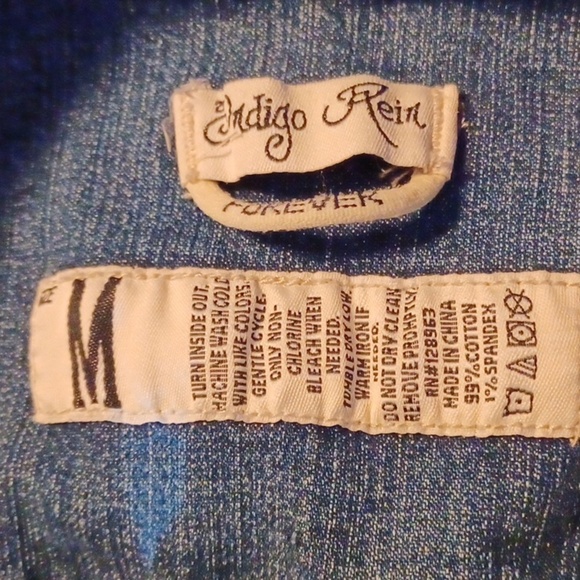 INDIGO REIN, FOREVER JEAN JACKET, SIZE MEDIUM. BUTTON UP, ALL BUTTONS AT… - Picture 5 of 5